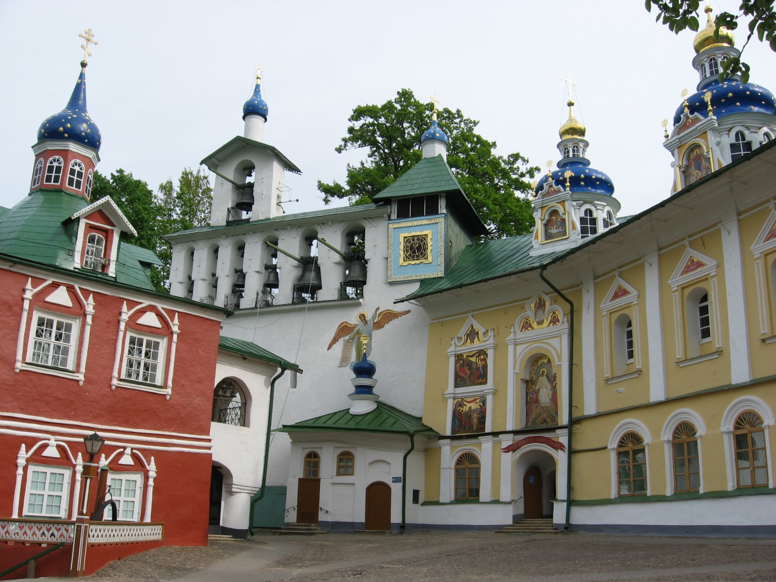 Псково-Печерский монастырь (1 день) - паломнические поездки из СПб, экскурсия. 